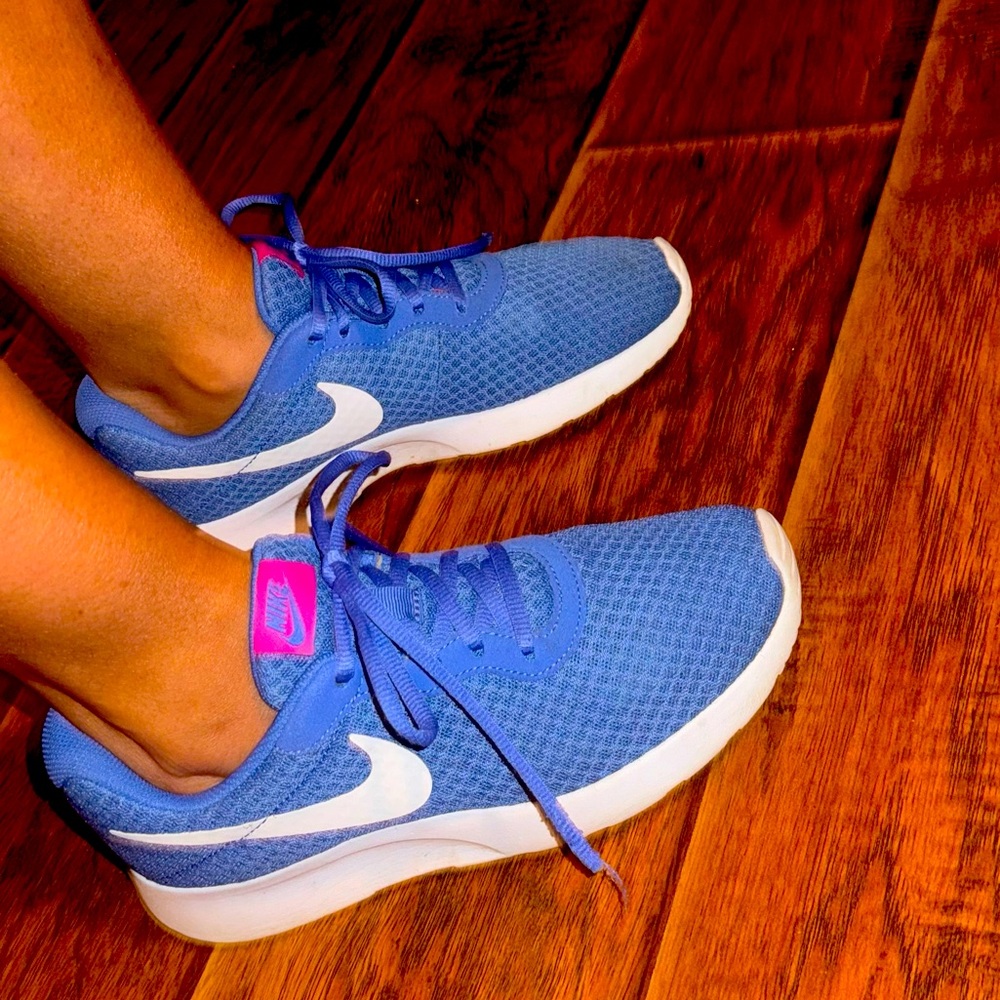 Nike Roshe Sneakers